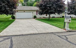 215 Rhine St SW, Sugarcreek, OH 44681