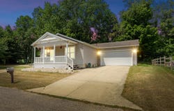 54438 River Birch Drive, Eau Claire, MI 49111