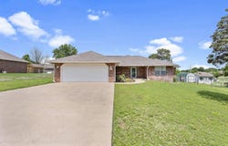 605 E 10th Street, Grove, OK 74344