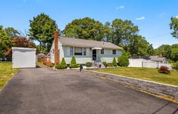 5 Oakwood Avenue, Randolph, MA 02368