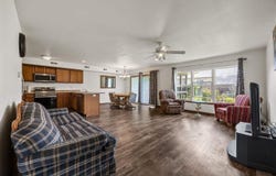 307 Windflower Ln, IA 52223