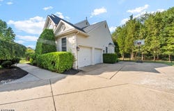 38 Margaret Dr, Franklin Twp., NJ 08873-2757