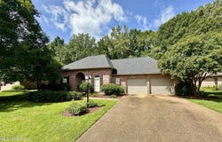 107 Thornwood Drive, Clinton, MS 39056