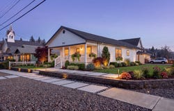 302 Jersey St, Silverton, OR 97381-1735