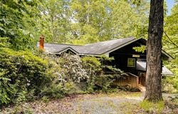 60 Mountain Page Road, Saluda, NC 28773