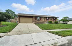 825 Merry John Drive, Miamisburg, OH 45342