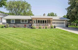 611 Gemini Rd., Hinton, IA 51024