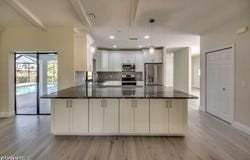 711 SE 33rd Terrace, Cape Coral, FL 33904