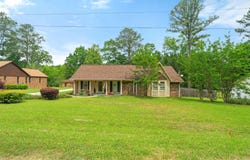 623 Cherry Ln., Laurel, MS 39440