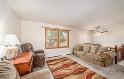 402 E 10th Street, Kearney, MO 64060