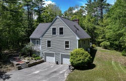 22 Jewett Road, Raymond, ME 04071