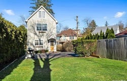 6 Morris Lane, Great Neck, NY 11024