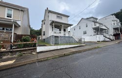 1009 E PACKER Street, Shamokin, PA 17872