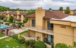 1521 W Avenue L, Lancaster, CA 93534