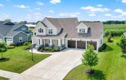 10171 S Woodside Ct, Franklin, WI 53132
