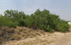 211 Hawk St, ZAPATA, TX 78076