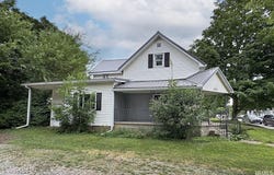 321 W Pine Street, Topeka, IN 46571-9093