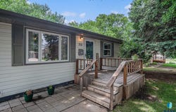 715 N Catherine Ave, Madison, SD 57042