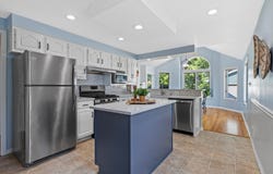 262 N 113th St, Wauwatosa, WI 53226