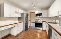 632 W Evergreen Ct, Bayside, WI 53217