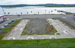 1685 N BAYSHORE DR, Coos Bay, OR 97420