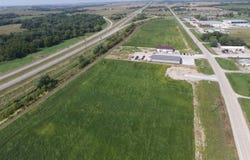 5231 Oak Crest Hill Rd SE, Hills, IA 52235