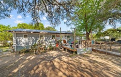 1602 Broad Oak Dr, Bandera, TX 78003