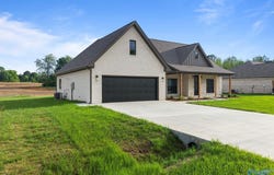 110 Spry Way, Killen, AL 35645