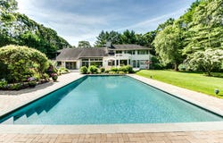 16 Elisha's Path, Wainscott, NY 11975