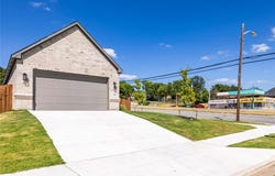 2700 NW 22nd Street, Fort Worth, TX 76106