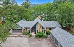 122 Waterfront Drive, Greentown, PA 18426