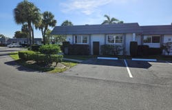 2886 E Fernley Dr E, West Palm Beach, FL 33415