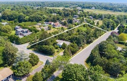 28 Apaucuck Point Road, Westhampton, NY 11977