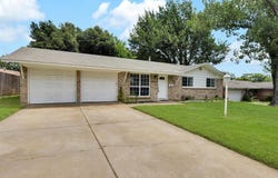 540 NW Mound Street, Burleson, TX 76028