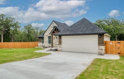 116 Pine Point Cv, Elgin, TX 78621
