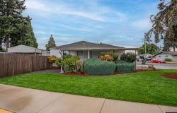 599 E St, Lebanon, OR 97355