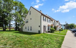 6 Revere Court, Jackson, NJ 08527