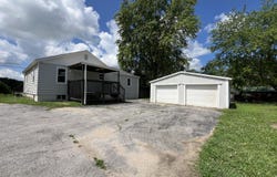 1523 Jefferson RD, Boonville, MO 65233