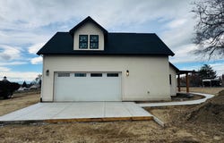 304 6th St, Zillah, WA 98953