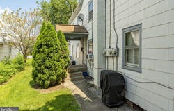105 W MAIN STREET, LEOLA, PA 17540