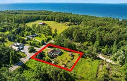 10970 Burnett, Charlevoix, MI 49720