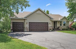 11847 N Meadow Curve, Lindstrom, MN 55045