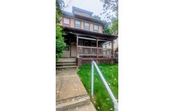 110-112 Smith St, Newark City, NJ 07106-1110