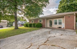 814 Springmont DR., Hopkinsville, KY 42240