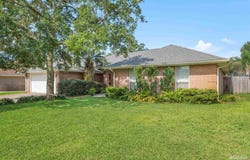 1145 Finch Dr, Gulf Breeze, FL 32563