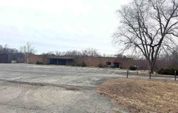 2040 Hill Meadows Drive, Springfield, IL 62702
