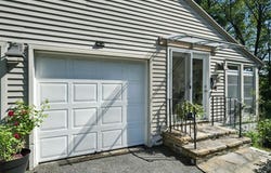 9 E Colonial Rd, Wilbraham, MA 01095