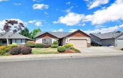 32 SANDALWOOD LOOP, Creswell, OR 97426
