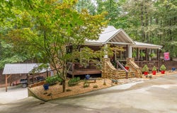 2084 Newport Drive, Ellijay, GA 30540