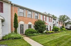 91 PEAR TREE LA, FRANKLIN PARK, NJ 08823